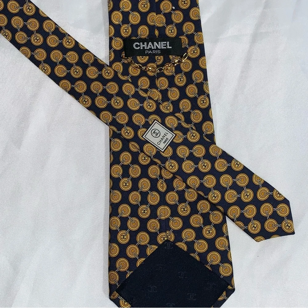 CHANEL navy/golden yellow SILK necktie CRAVAT CC logo CUFFLINK graphic - Picture 3 of 11